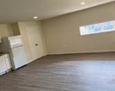 902 W Poplar Road - Photo Thumbnail 46