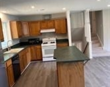 902 W Poplar Road - Photo Thumbnail 5