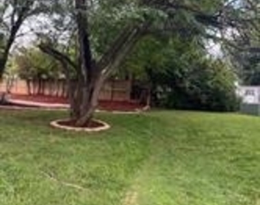 902 W Poplar Road - Photo Thumbnail 15