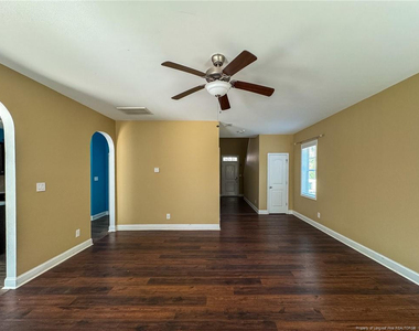 2215 Lakedale Drive - Photo Thumbnail 5