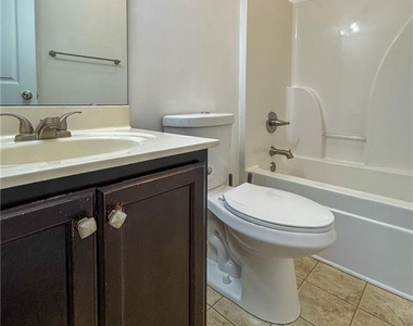 2215 Lakedale Drive - Photo Thumbnail 22