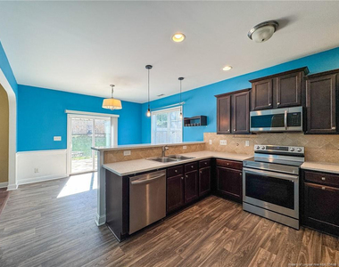2215 Lakedale Drive - Photo Thumbnail 9