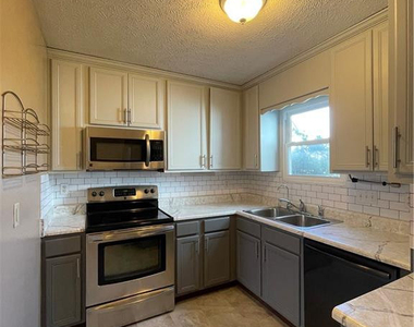 6383 Hawfield Drive - Photo Thumbnail 7