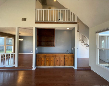 6383 Hawfield Drive - Photo Thumbnail 3