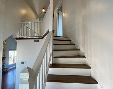 6383 Hawfield Drive - Photo Thumbnail 14