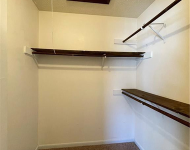 6383 Hawfield Drive - Photo Thumbnail 19