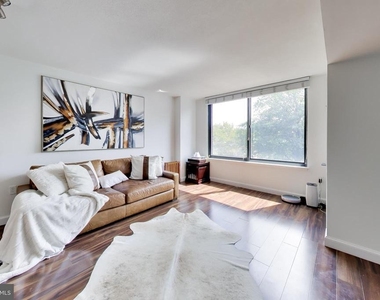 2451 Midtown Avenue - Photo Thumbnail 3