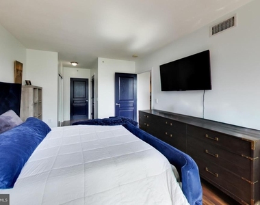 2451 Midtown Avenue - Photo Thumbnail 9