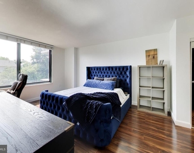 2451 Midtown Avenue - Photo Thumbnail 8