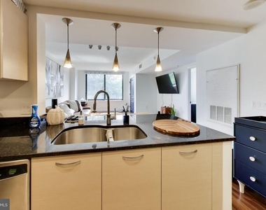2451 Midtown Avenue - Photo Thumbnail 6
