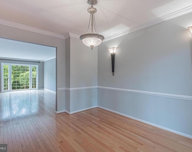 8575 Raglan Road - Photo Thumbnail 9