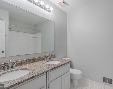 8575 Raglan Road - Photo Thumbnail 18
