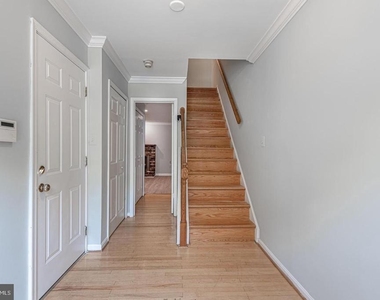 8575 Raglan Road - Photo Thumbnail 4