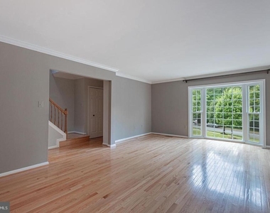 8575 Raglan Road - Photo Thumbnail 12