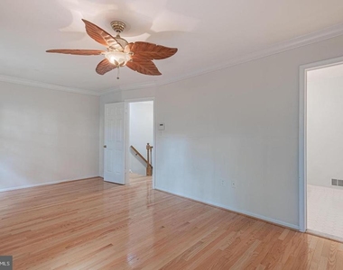 8575 Raglan Road - Photo Thumbnail 16