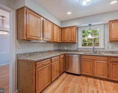 8575 Raglan Road - Photo Thumbnail 5
