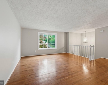 5906 Oak Leather Drive - Photo Thumbnail 4