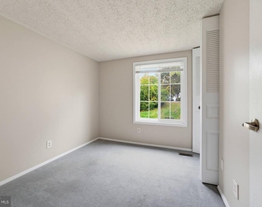 5906 Oak Leather Drive - Photo Thumbnail 14
