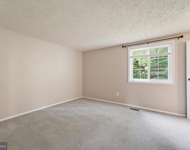 5906 Oak Leather Drive - Photo Thumbnail 16