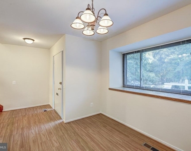 1502 Farsta Court - Photo Thumbnail 5