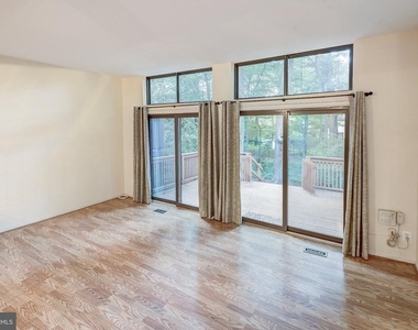 1502 Farsta Court - Photo Thumbnail 20