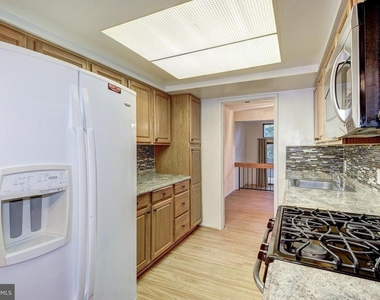 1502 Farsta Court - Photo Thumbnail 12
