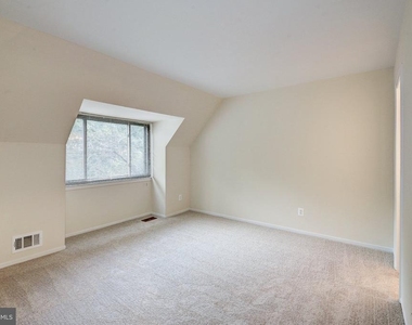 1502 Farsta Court - Photo Thumbnail 36