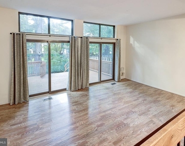 1502 Farsta Court - Photo Thumbnail 17