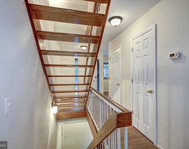 1502 Farsta Court - Photo Thumbnail 4