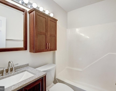 1502 Farsta Court - Photo Thumbnail 31