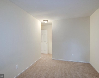 1502 Farsta Court - Photo Thumbnail 29