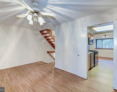 1502 Farsta Court - Photo Thumbnail 18