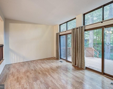 1502 Farsta Court - Photo Thumbnail 22