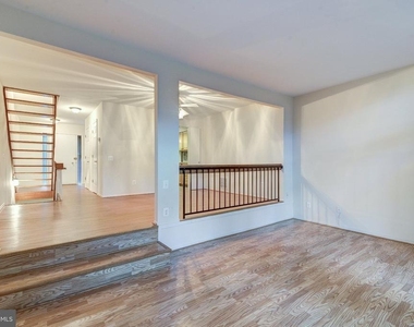 1502 Farsta Court - Photo Thumbnail 23