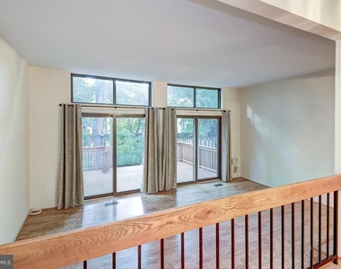 1502 Farsta Court - Photo Thumbnail 16