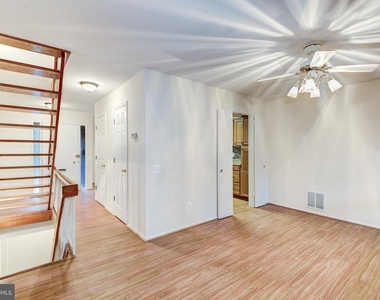 1502 Farsta Court - Photo Thumbnail 21