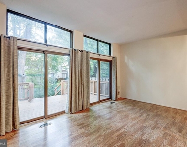 1502 Farsta Court - Photo Thumbnail 25