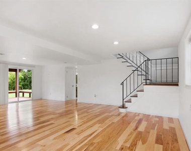 12802 Melvue Court - Photo Thumbnail 19