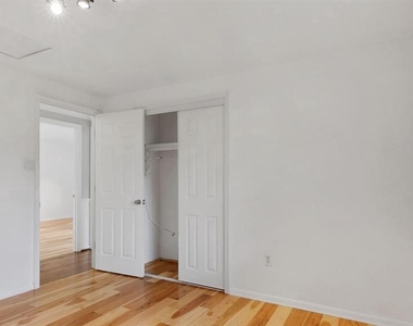 12802 Melvue Court - Photo Thumbnail 9