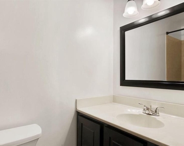 12802 Melvue Court - Photo Thumbnail 10