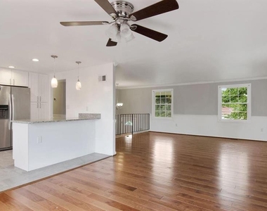 12802 Melvue Court - Photo Thumbnail 4