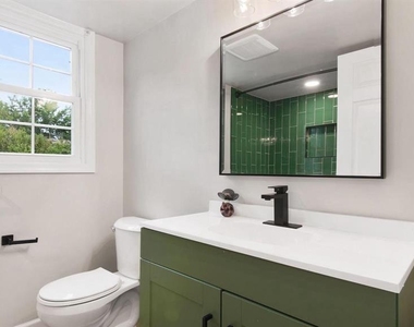 12802 Melvue Court - Photo Thumbnail 21