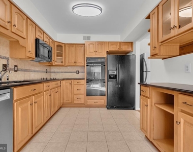 4637 Luxberry Drive - Photo Thumbnail 12