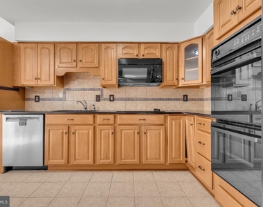 4637 Luxberry Drive - Photo Thumbnail 15