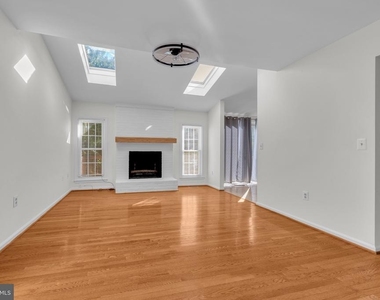 4637 Luxberry Drive - Photo Thumbnail 10
