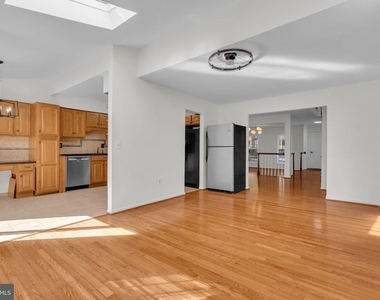 4637 Luxberry Drive - Photo Thumbnail 16
