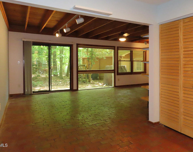 107 S Peak Drive - Photo Thumbnail 14
