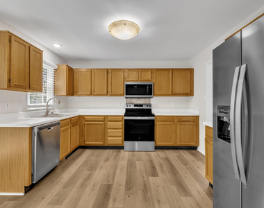 102 Cove Creek Drive - Photo Thumbnail 15