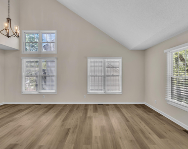 102 Cove Creek Drive - Photo Thumbnail 8