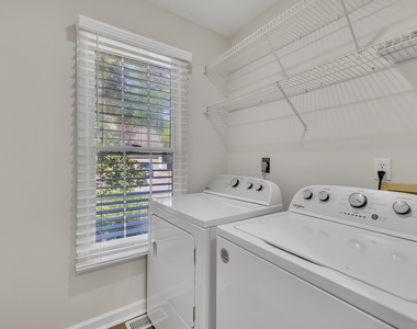 102 Cove Creek Drive - Photo Thumbnail 7